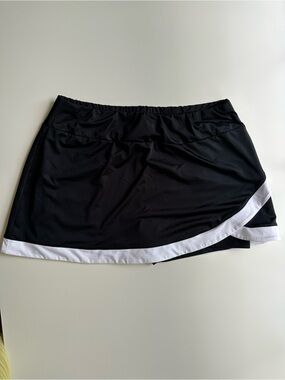 Black Athletic Skort with White Trim | Medium